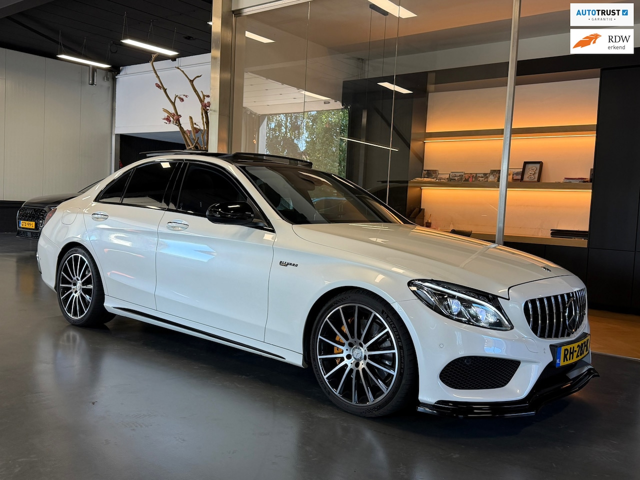Mercedes-Benz C-klasse - 400 4MATIC Amg night Pano Memory Burmester Sfeerverl. - AutoWereld.nl
