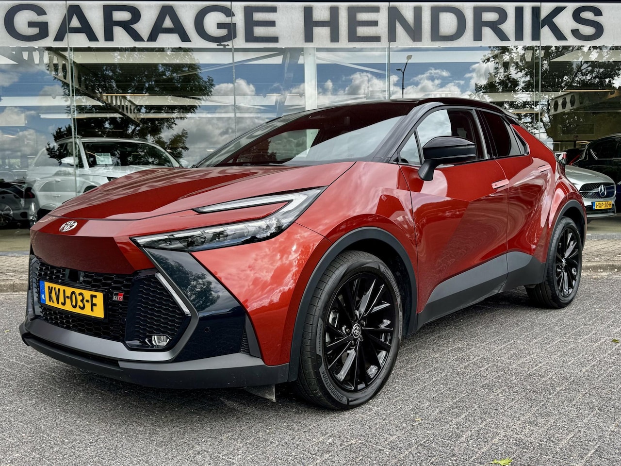 Toyota C-HR - 2.0 Plug-in Hybrid 220 GR SPORT | Digitale Binnenspiegel | Blindspot | HUD | Adaptive CC | - AutoWereld.nl