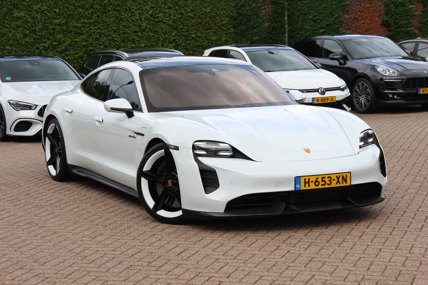 Porsche Taycan - Turbo S 93 kWh / SoH 91,3% / Full option! / Panoramadak / 360Camera / Burmester / Keyless - AutoWereld.nl