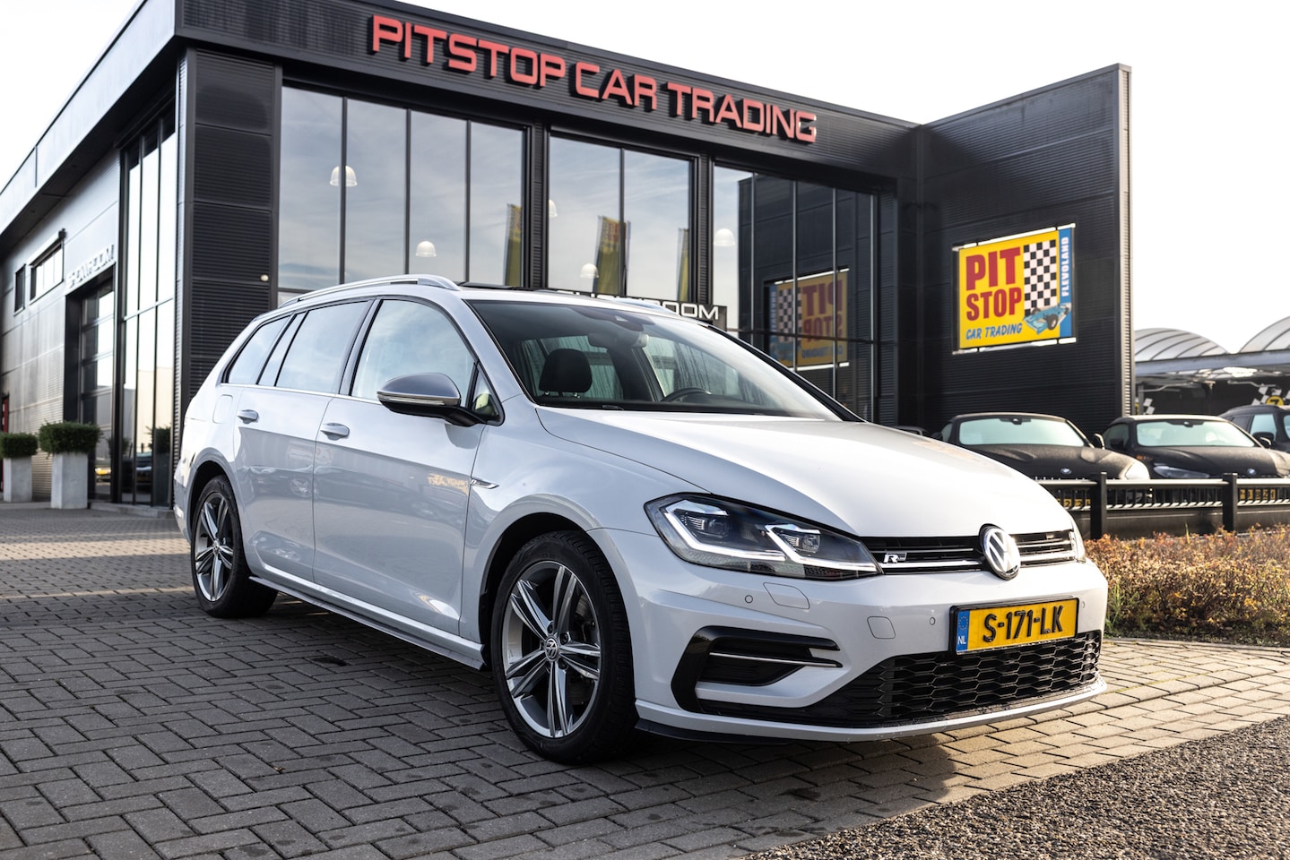 Volkswagen Golf Variant - 1.5 TSI Highline Business R 1.5 TSI Highline Business R, Trekhaak, Pano, Adaptive Cruise, - AutoWereld.nl