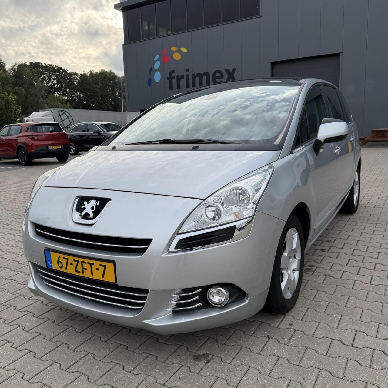 Peugeot 5008 - 1.6 | 7 Persoon | Panoramadak | NW APK! - AutoWereld.nl
