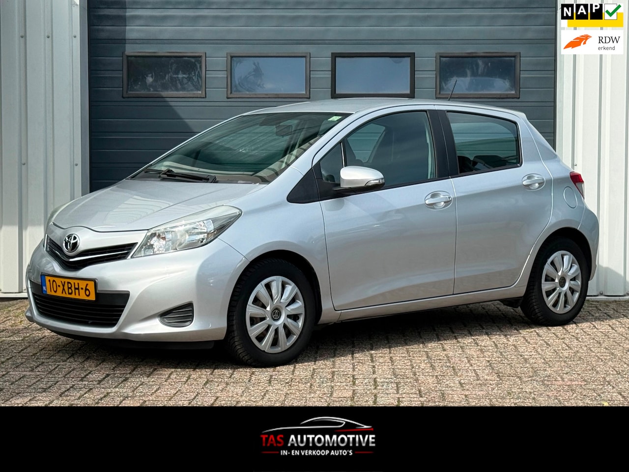Toyota Yaris - 1.3 VVT-i Aspiration 1e EIG / AUTOMAAT / NAVI - AutoWereld.nl
