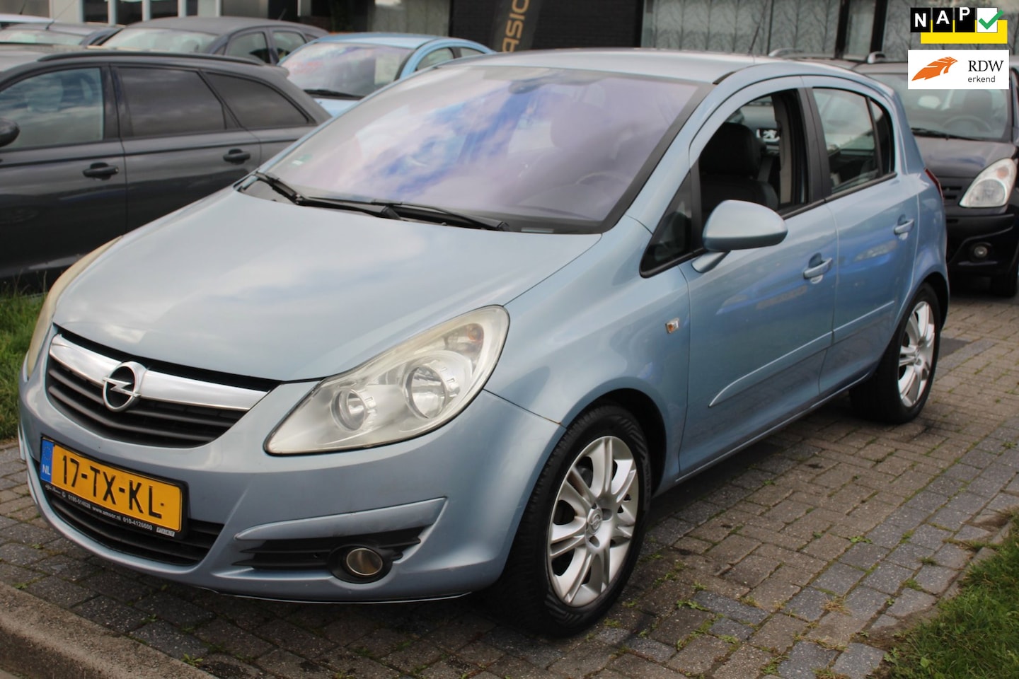 Opel Corsa - 1.4-16V Cosmo €1.495,- APK juli 2027! 5-Deurs Cruise Bluetooth Parkeersensor NAP - AutoWereld.nl