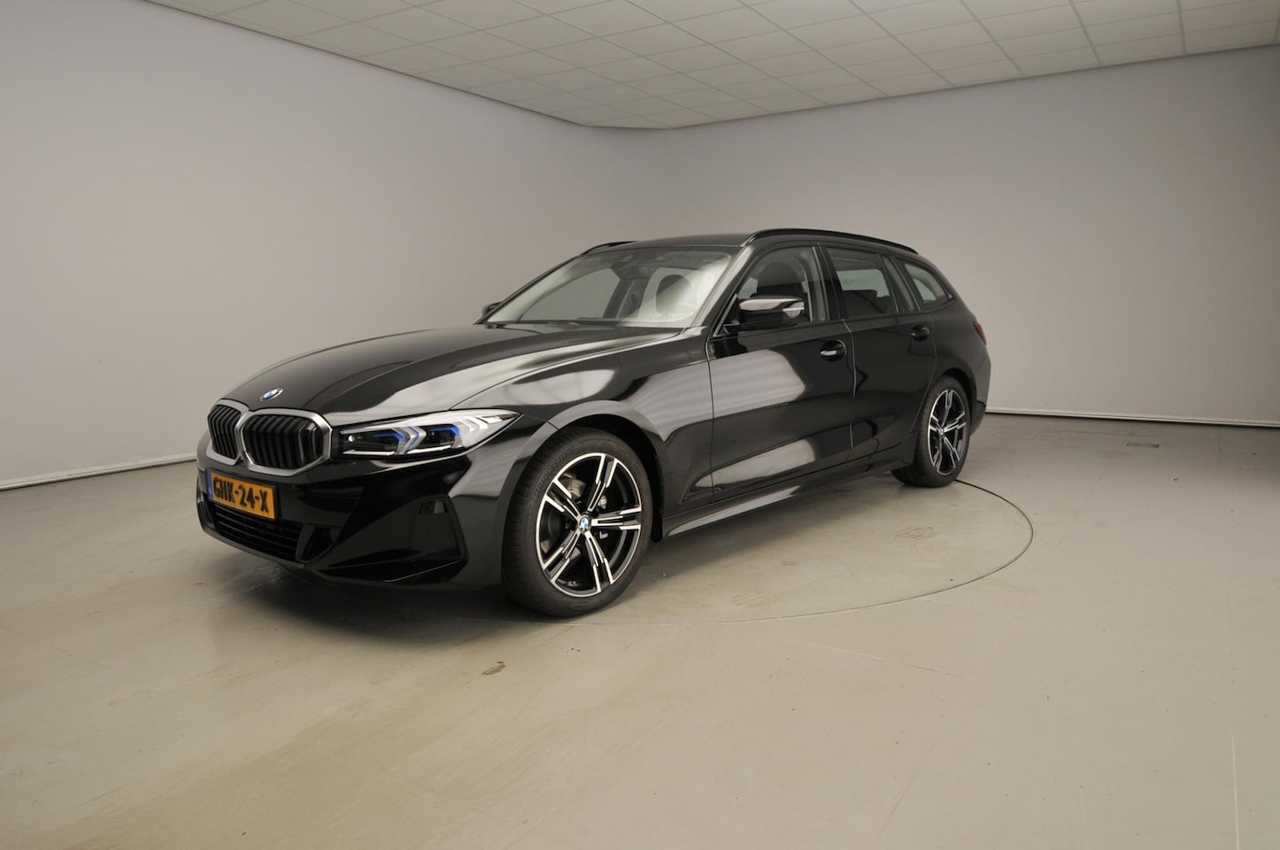 BMW 3-serie Touring - 318i | LED | Navigatie | Clima | PDC | Shadow line | DAB | Alu 18 inch - AutoWereld.nl