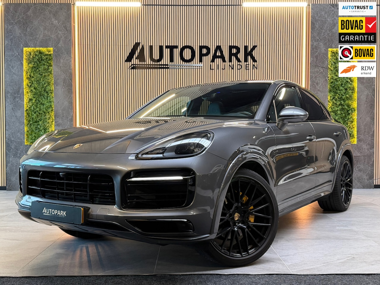 Porsche Cayenne Coupé - 3.0 E-Hybrid PANO|BOSE|SOFTCLOSE|SPORTUITLAAT|KEYLESS|360 CAMERA|TREKHAAK|BOSE|22 INCH|90% - AutoWereld.nl