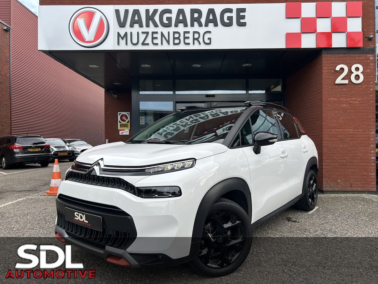 Citroën C3 Aircross - 1.2 PureTech Shine // LED // KEYLESS // NAVI + CARPLAY // CAMERA // PDC // CLIMA - AutoWereld.nl