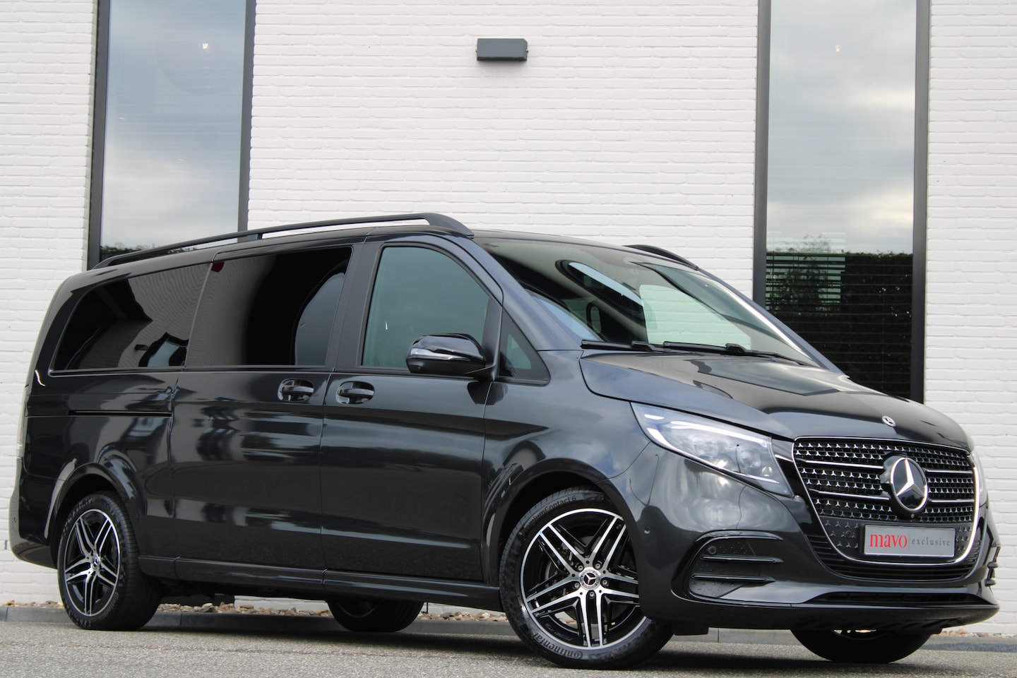 Mercedes-Benz V-klasse - 300d / XXL / AMG / DC / 3.000 KM!! / 2x Elec Schuifdeur / Burmester / NIEUWSTAAT - AutoWereld.nl