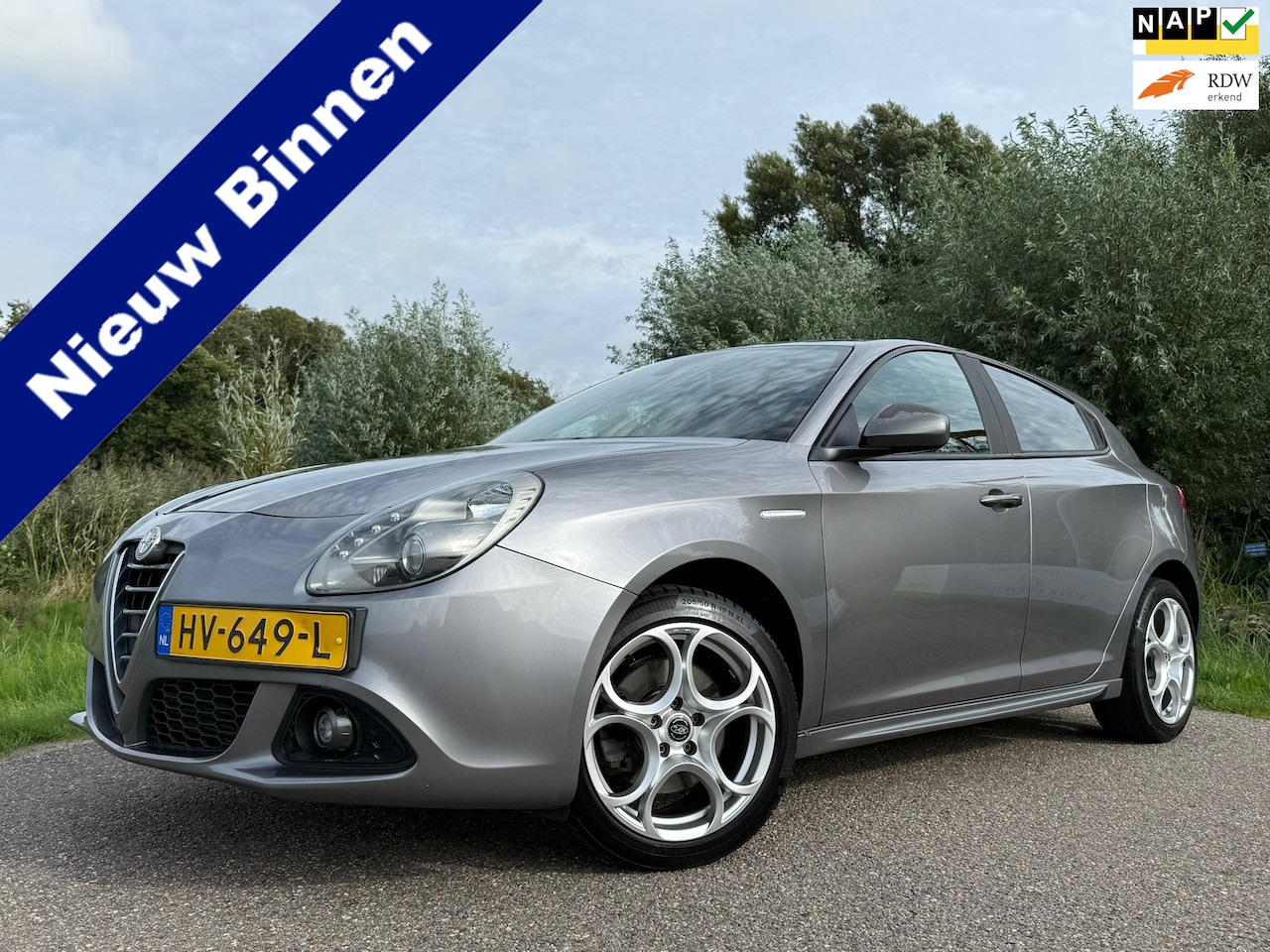 Alfa Romeo Giulietta - 1.4 T Sprint Automaat | 1e Eigenaar | Navi | Clima | 17" Velgen | Alcantara | PDC | Cruise - AutoWereld.nl