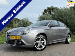 Alfa Romeo Giulietta - 1.4 T Sprint Automaat | 1e Eigenaar | Navi | Clima | 17" Velgen | Alcantara | PDC | Cruise