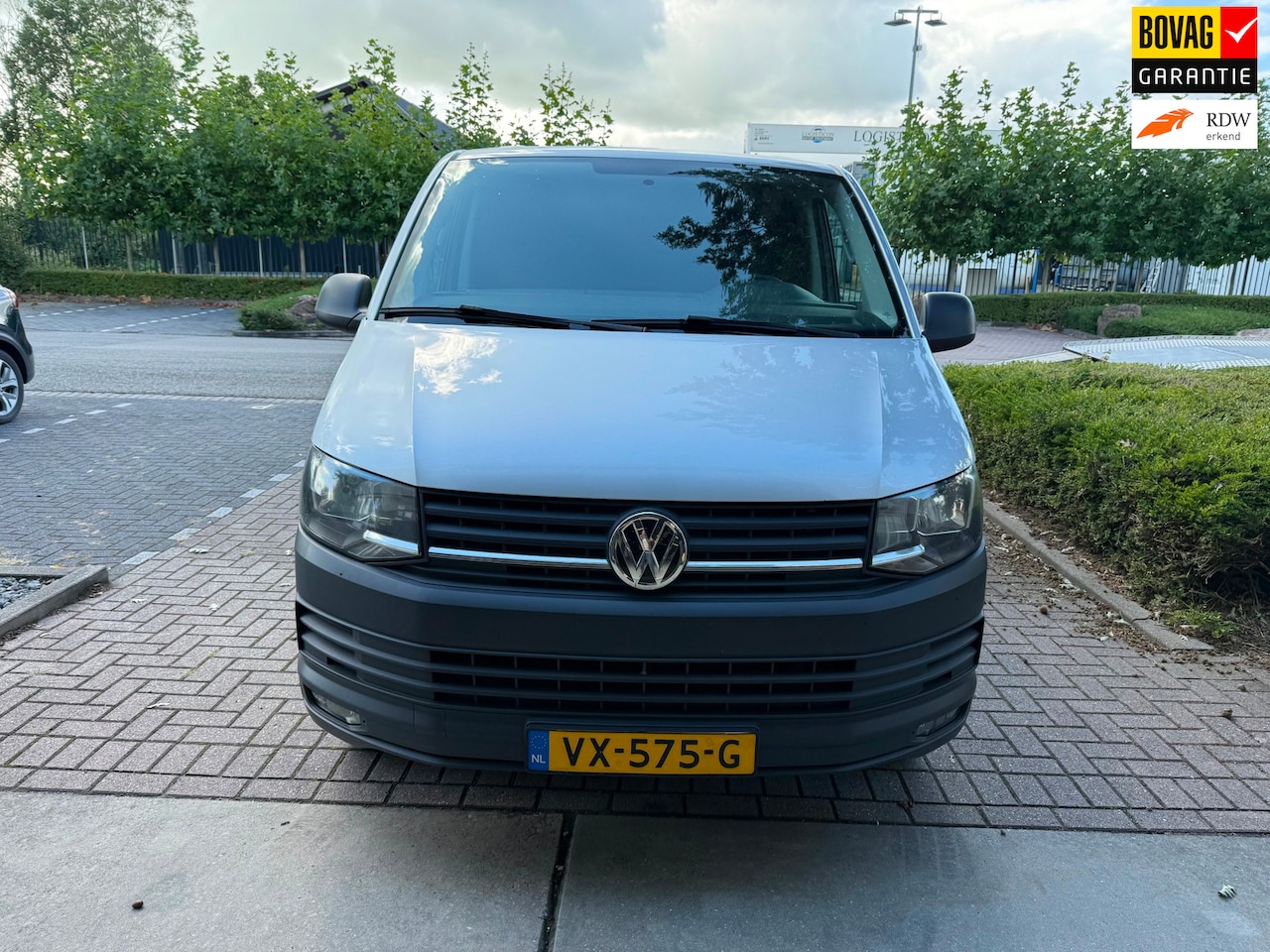Volkswagen Transporter - 2.0 TDI L1H2 Comfortline ZILVER ‘16 AC KEURIGE BUS - AutoWereld.nl
