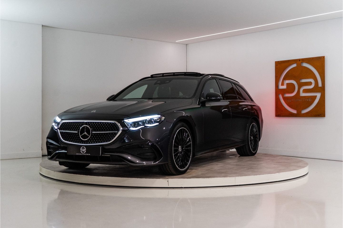 Mercedes-Benz E-klasse Estate - 300 e Premium+ AMG 313PK | Burmester | Pano | Trekhaak | Multibeam | VOL! Fabrieksgarantie - AutoWereld.nl