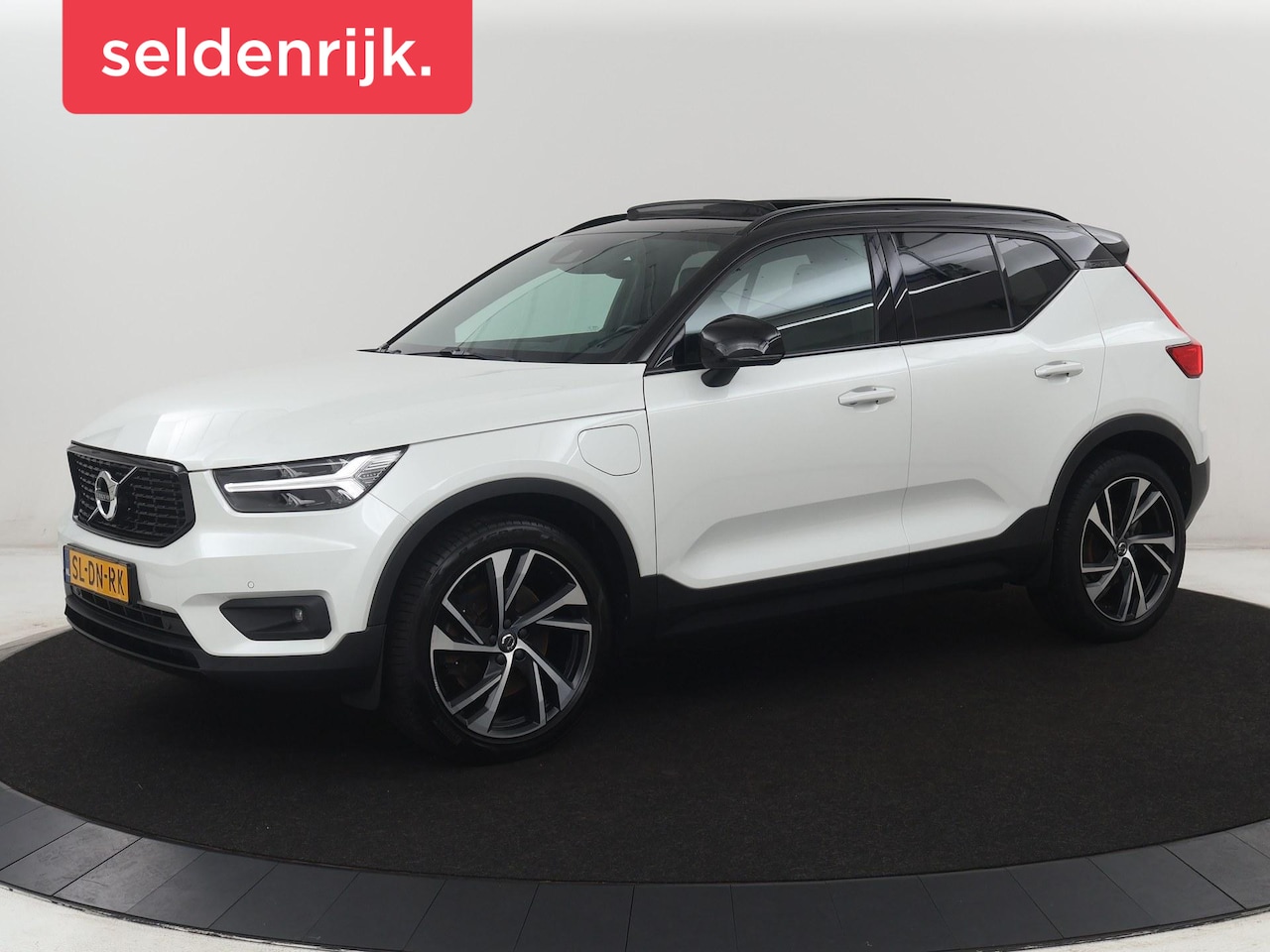 Volvo XC40 - T5 R-Design Recharge Plug-In | SOH 90,7% | Panoramadak | Leder | Cruise control | Harman/K - AutoWereld.nl