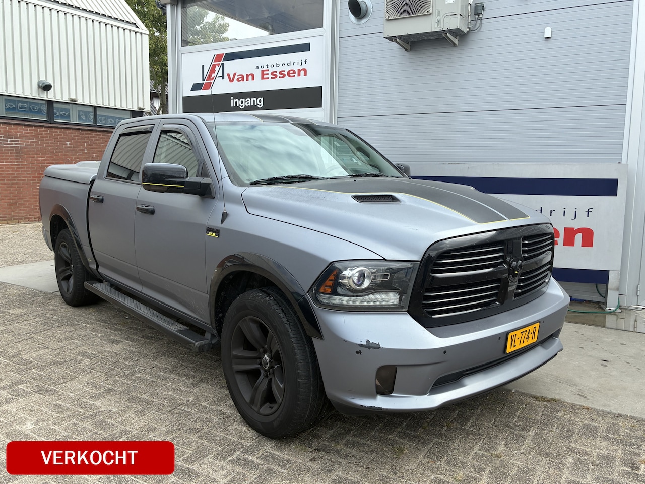 Dodge Ram 1500 - 5.7 V8 4x4 Crew Cab 5'7 Sport Grijze wrap, lage bijtelling, Apple carplay. Kicker soundsys - AutoWereld.nl