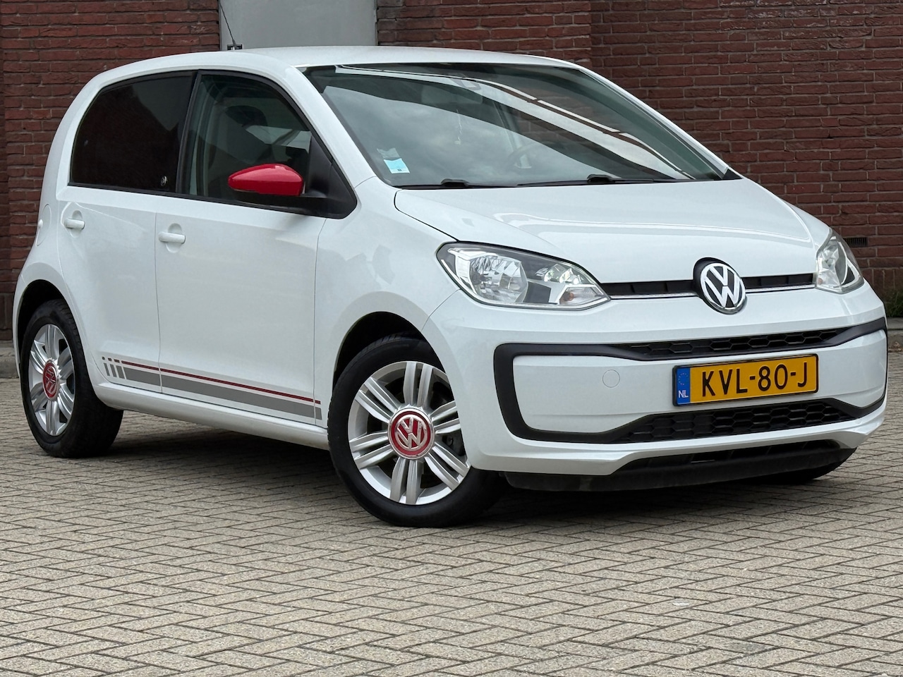 Volkswagen Up! - 1.0 BMT high up! | BEATS | ACHTERUIT CAMERA | PDC | CRUISE - AutoWereld.nl