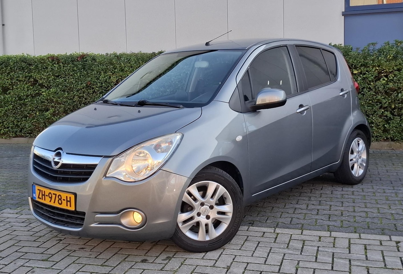 Opel Agila - 1.2 16V 94pk Automaat. Edition Airco/Camera - AutoWereld.nl