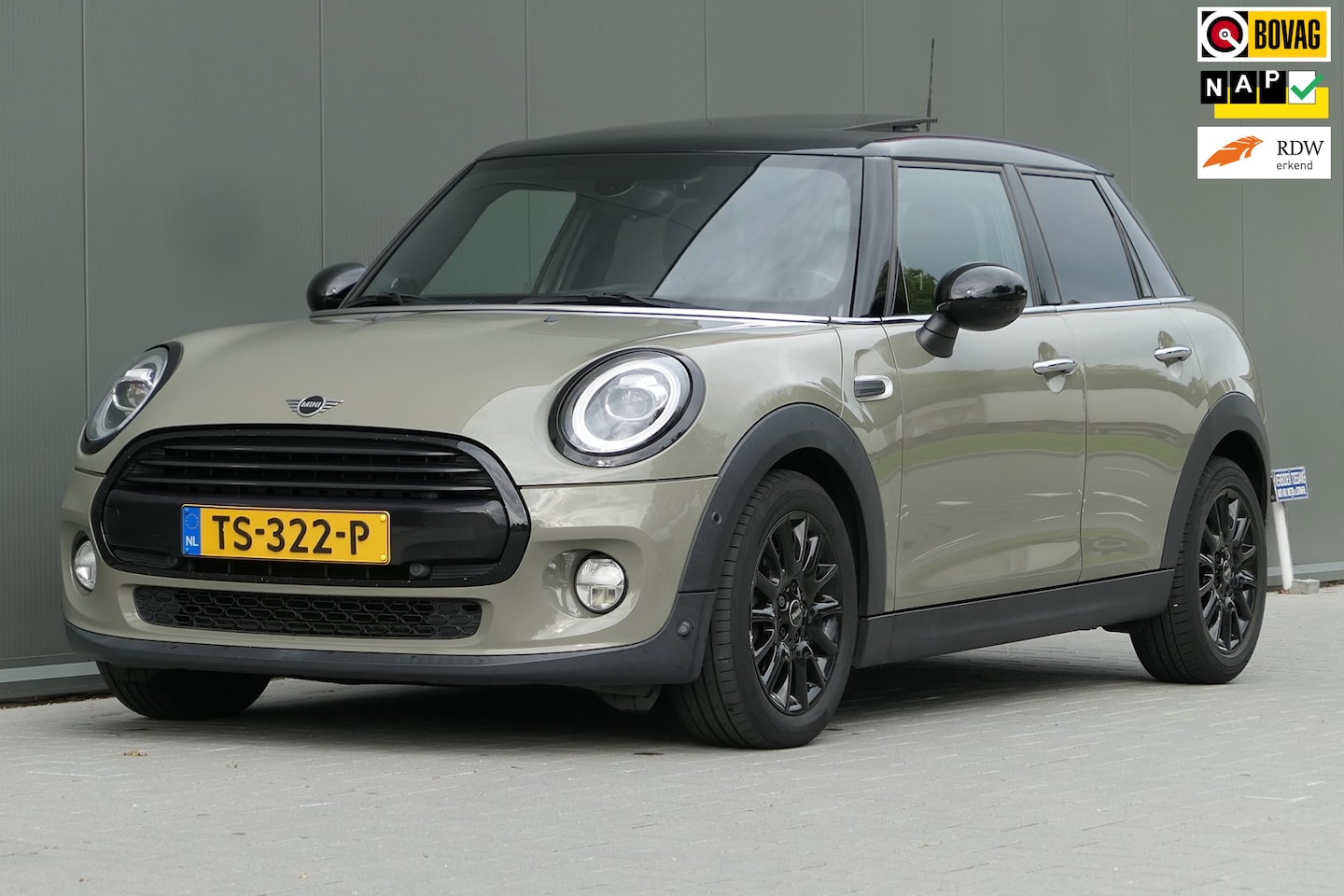 MINI 5-Deurs - 1.5 Cooper NAP Pano H&K Keyless Clima Cruise Navi - AutoWereld.nl