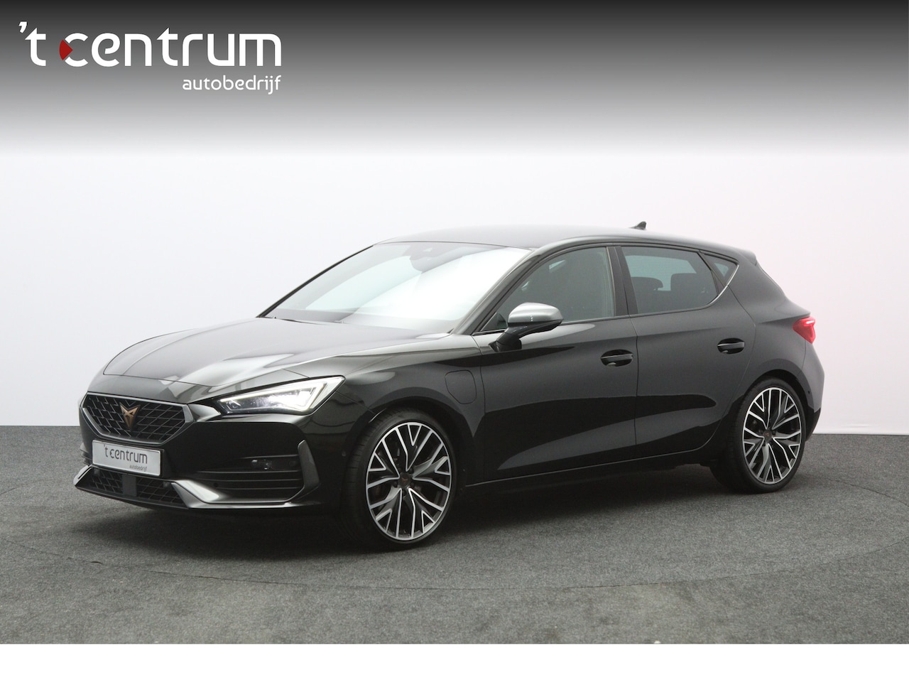 CUPRA Leon - 1.4 e-Hybrid VZ 245 PK Performance PHEV, 19" LM Velgen, Winterpakket, Camera, Adap. Cruise - AutoWereld.nl