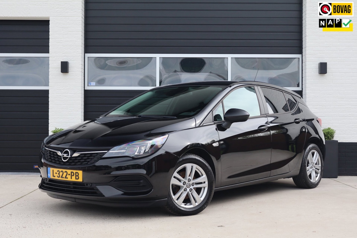 Opel Astra - 1.2 110pk Edition - 1e eigenaar! - Navigatie - Lichtmetalen velgen - LED - NL Auto - Achte - AutoWereld.nl