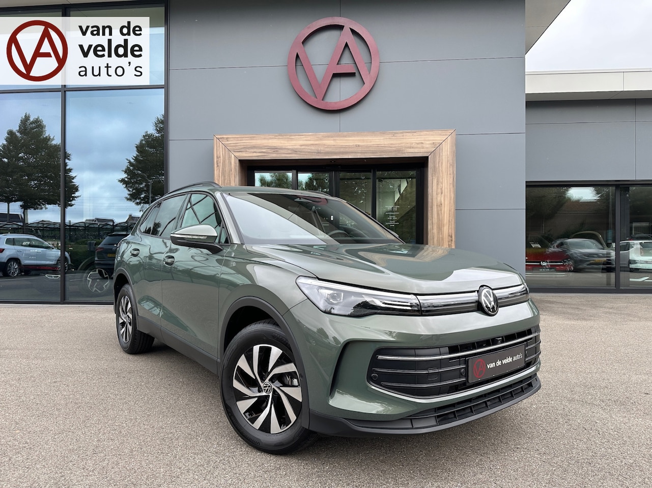 Volkswagen Tiguan - 1.5 eHybrid Life | Trekhaak | 360 Camera | Navigatie | Carplay | Adaptieve Cruise | Rijkla - AutoWereld.nl