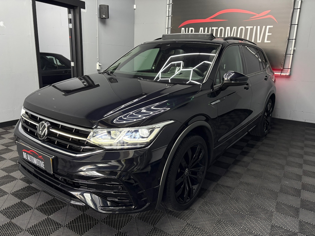 Volkswagen Tiguan Allspace - 2.0 TSI 4M 3xR-line 7p. PANO IQ - AutoWereld.nl