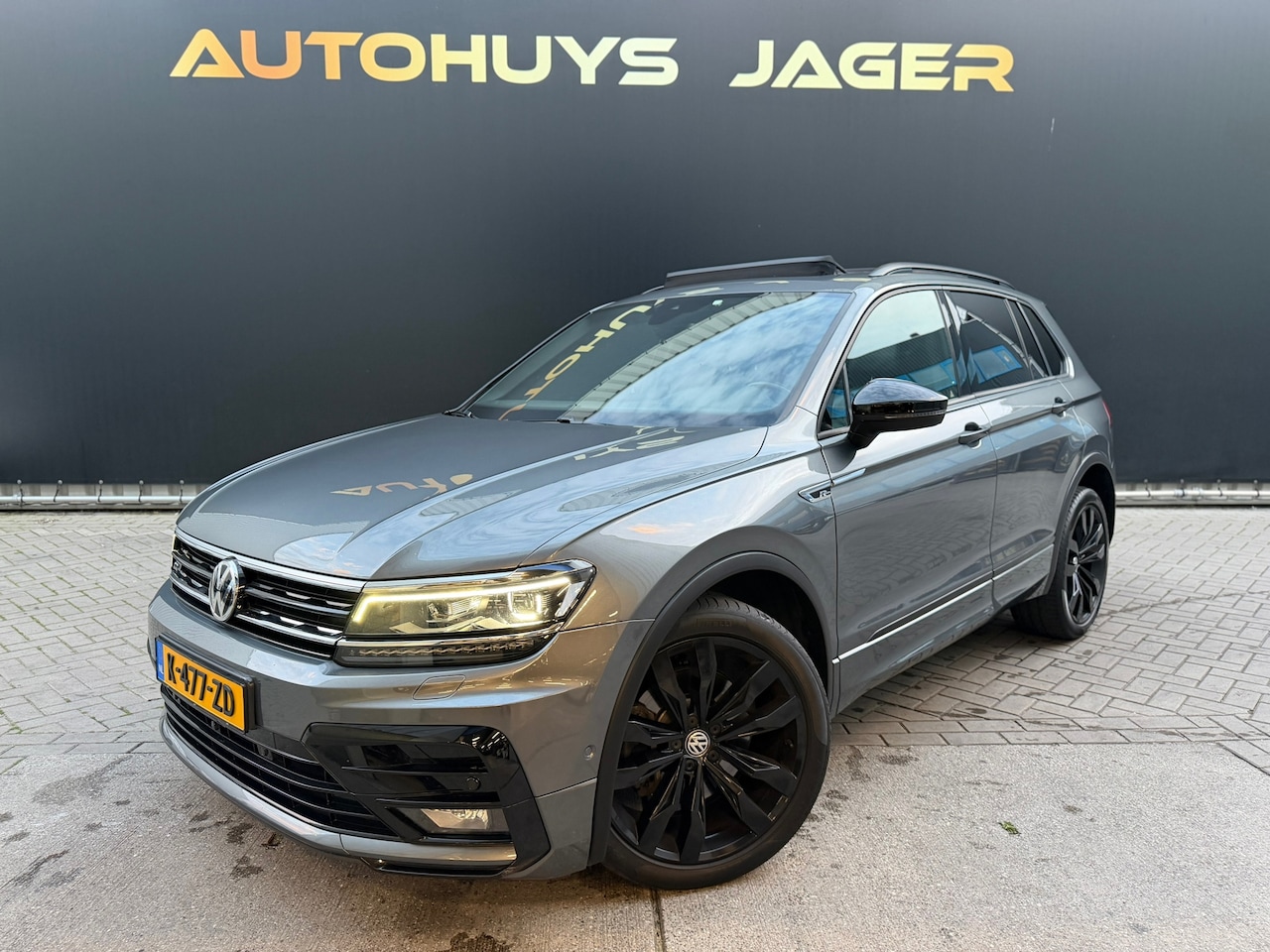 Volkswagen Tiguan - 2.0 TDI 4Motion Highline Pano Carplay Leder Memory Camera Trekhaak - AutoWereld.nl