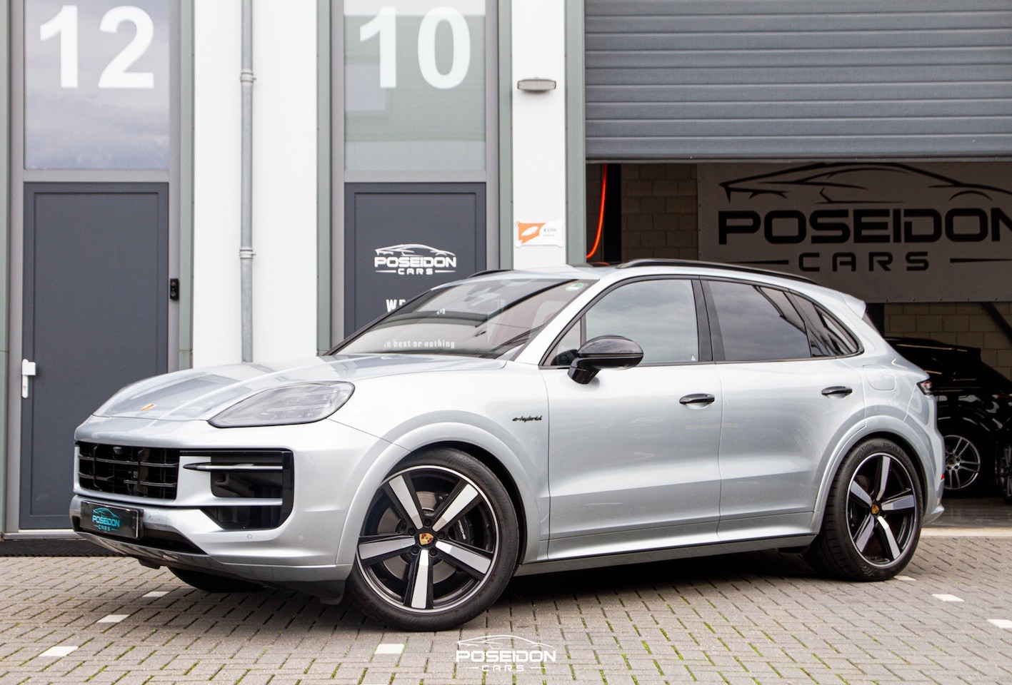 Porsche Cayenne - 3.0 E-Hybrid PANO | HUD | BURMESTER | SPORTCHRONO | SPORTUITLAAT | KEYLESS | STOELVENTILAT - AutoWereld.nl