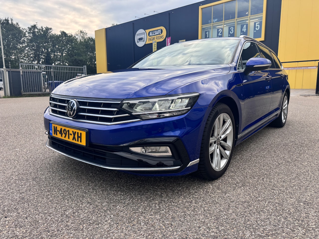 Volkswagen Passat Variant - 1.5 TSI R-Line Business + - AutoWereld.nl
