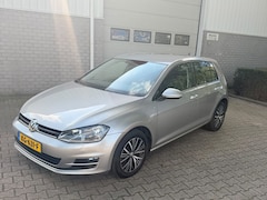 Volkswagen Golf - 1.6 TDI Connected Series