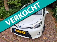 Toyota Yaris - 1.5 Full Hybrid Dynamic Pano/Camera/Half leder