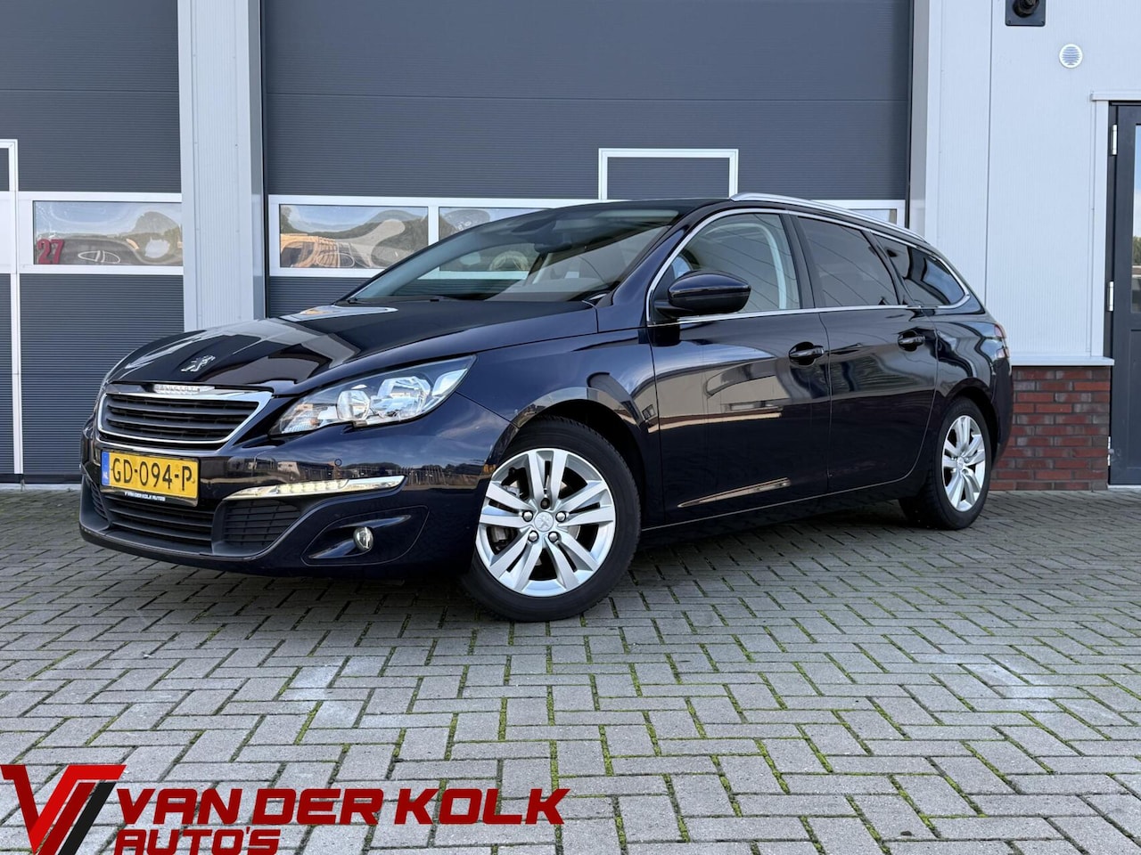 Peugeot 308 SW - 1.2 PureTech Blue Lease Executive | Panorama | Navigatie | Cruise | Climate | Sensoren | T - AutoWereld.nl