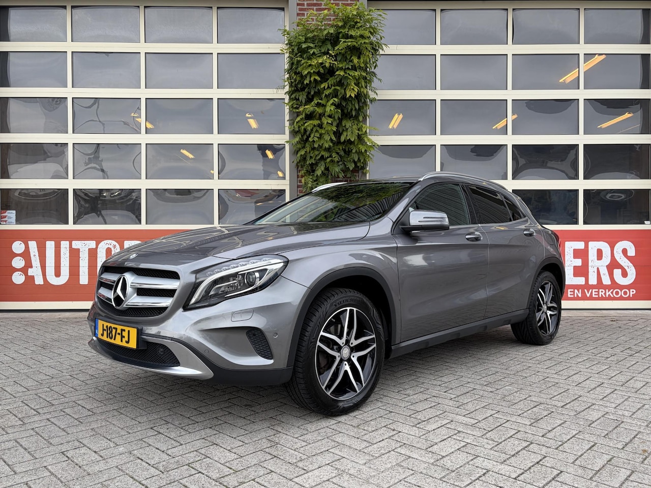 Mercedes-Benz GLA-Klasse - 200 Prestige | Trekhaak | 18" LMV | Xenon | PDC V+A | Goed onderhouden | Nette auto | - AutoWereld.nl