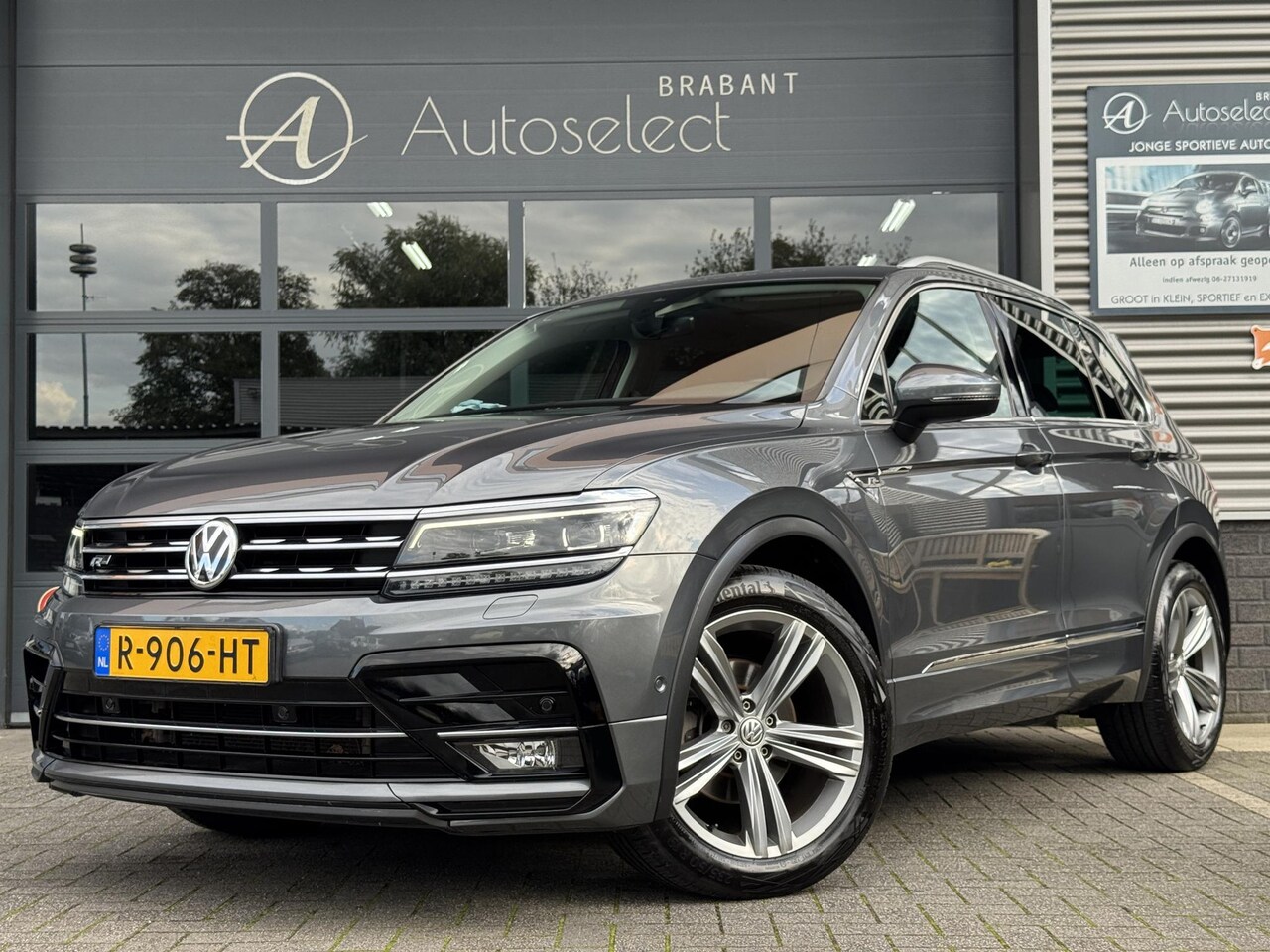 Volkswagen Tiguan - 1.4 TSI ACT R-Line Pano | Camera | Trekhaak - AutoWereld.nl