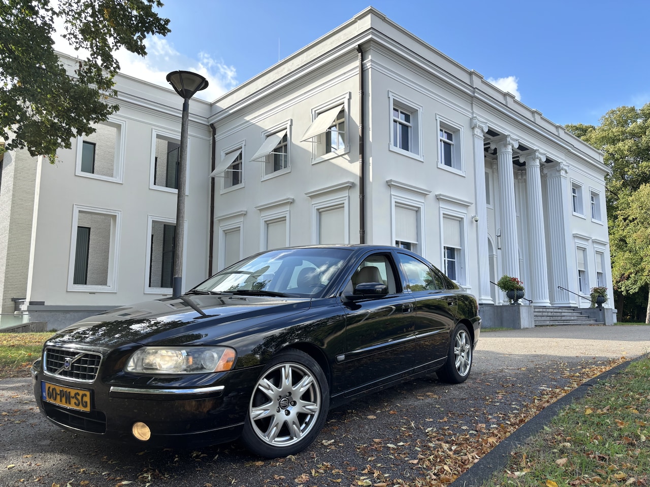 Volvo S60 - 2.5T Summum 2.5T SUMMUM, VOLLEDER, NAVIGATIE - AutoWereld.nl