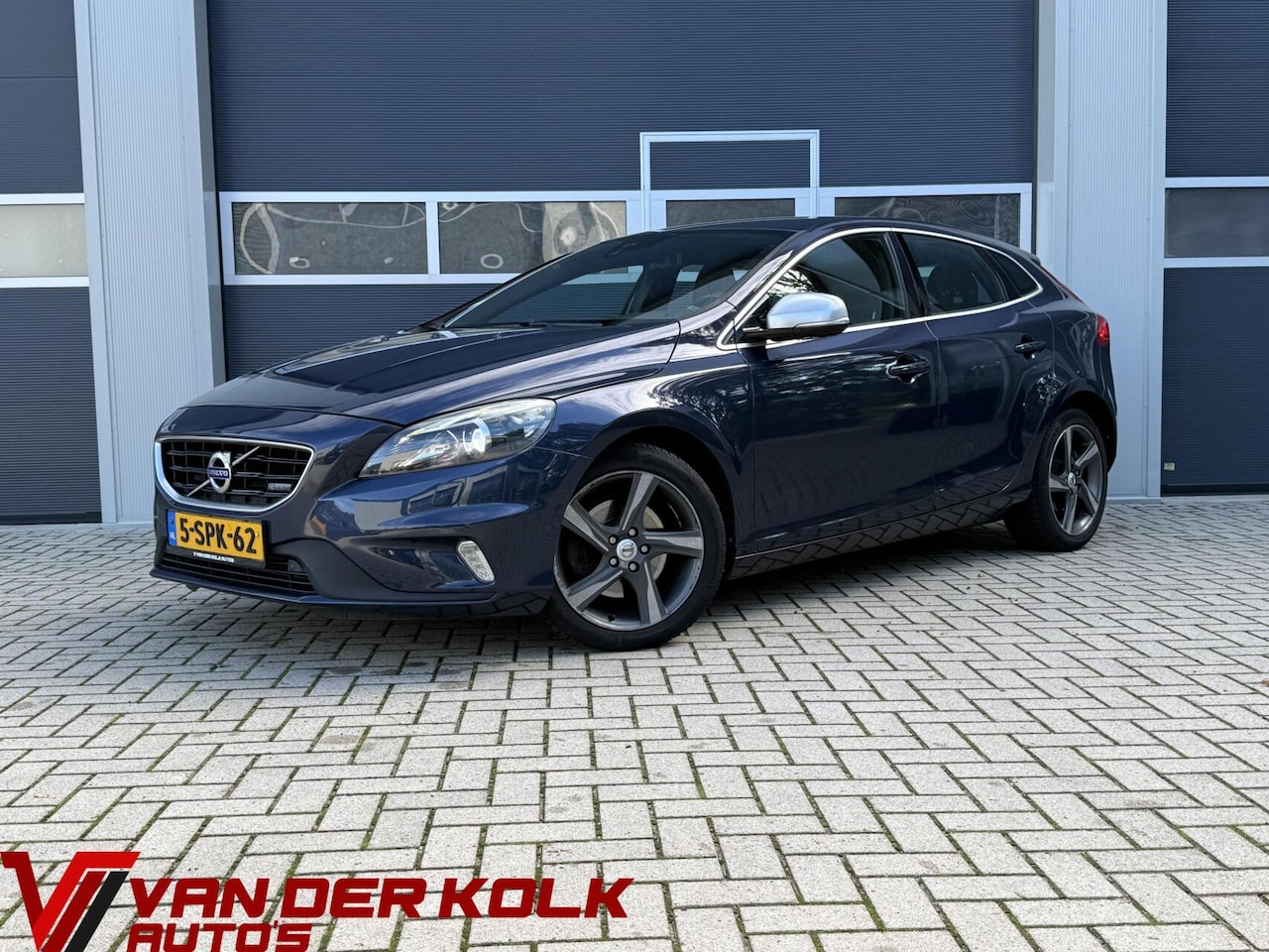 Volvo V40 - 1.6 T3 R-Design | Xenon | Alcantara/Leder | Camera | Navigatie | Cruise | Climate | Stoelv - AutoWereld.nl