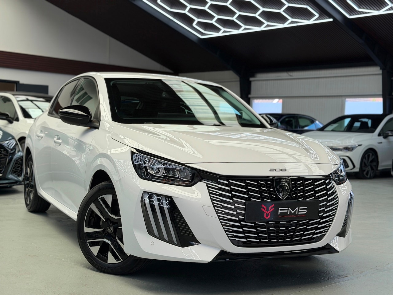 Peugeot 208 - 1.2 Hybrid 100 e-DCS6 Allure CarPlay Camera - AutoWereld.nl