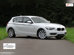 BMW 1-serie - 118i Business+ Sport / Airco / Stoelverwarming / Sportvelgen / Parkeersensoren voor en ach