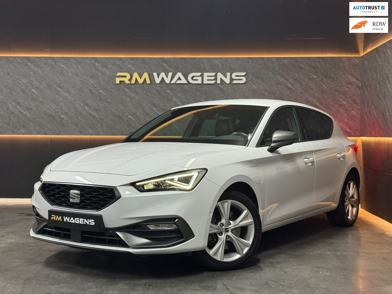 SEAT Leon - 1.4 TSI FR eHybrid|Cam|Keyless|Memory|Sfeerv|Carplay - AutoWereld.nl