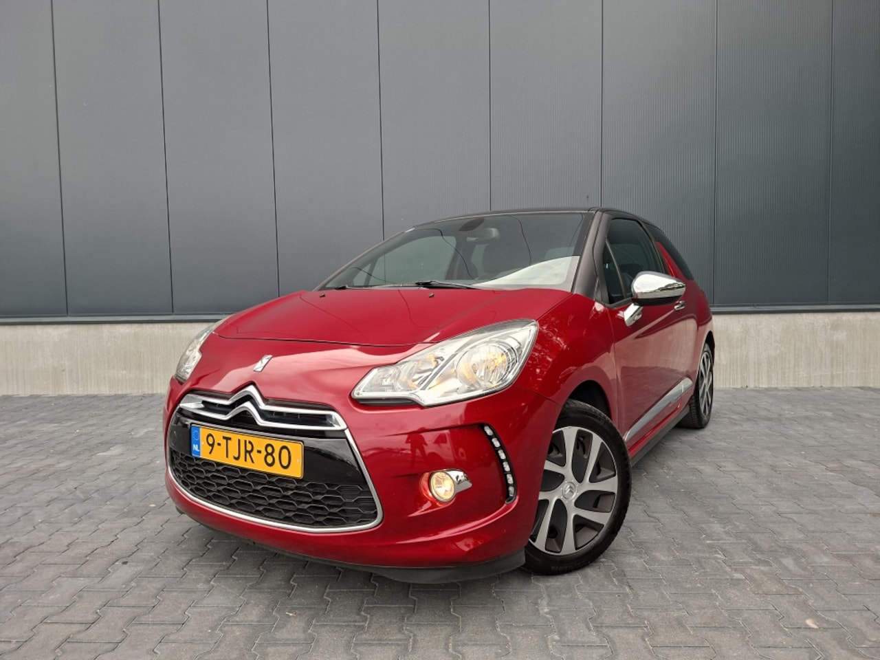 Citroën DS3 - 1.2 VTi So Chic | Mooie auto | Bluetooth | Parkeersensoren | All seasonbanden | NAP - AutoWereld.nl