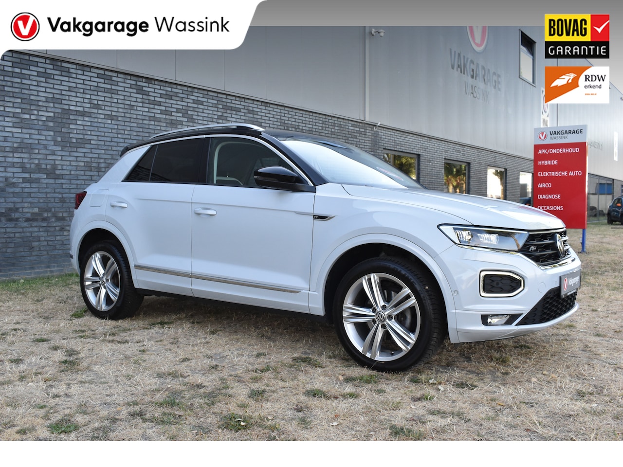 Volkswagen T-Roc - 1.5 TSI Sport Business R Carplay Automaat R-line Zwart dak - AutoWereld.nl