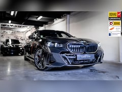 BMW 5-serie Touring - 530e xDrive M-Sport Pro|TrekH.|360°|H&K|Driv.Ass.Pro.|Carbon|299PK|M-Susp.|IconicGlow|Trav