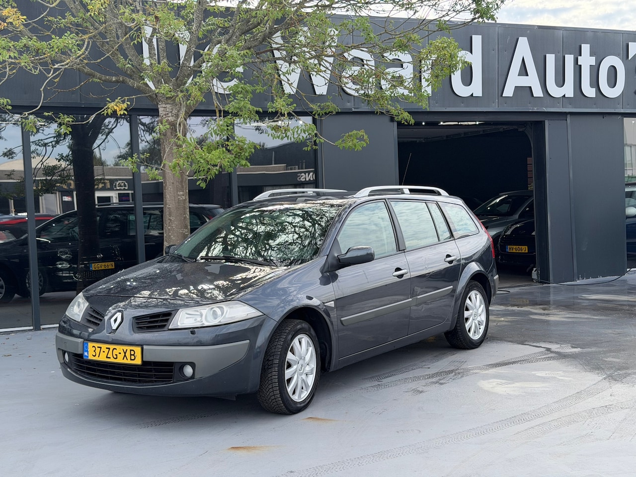 Renault Mégane Grand Tour - 2.0-16V Tech Line/ airco/ trekhaak/ NAP/ Goed onderhouden Nieuwe APK. 6 maanden garantie - AutoWereld.nl