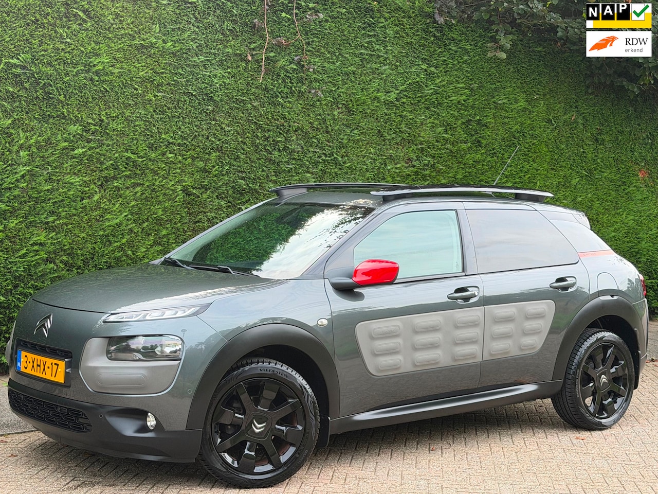 Citroën C4 Cactus - 1.2 e-VTi Shine AUTOMAAT/GLAZENDAK/PDC V+A - AutoWereld.nl