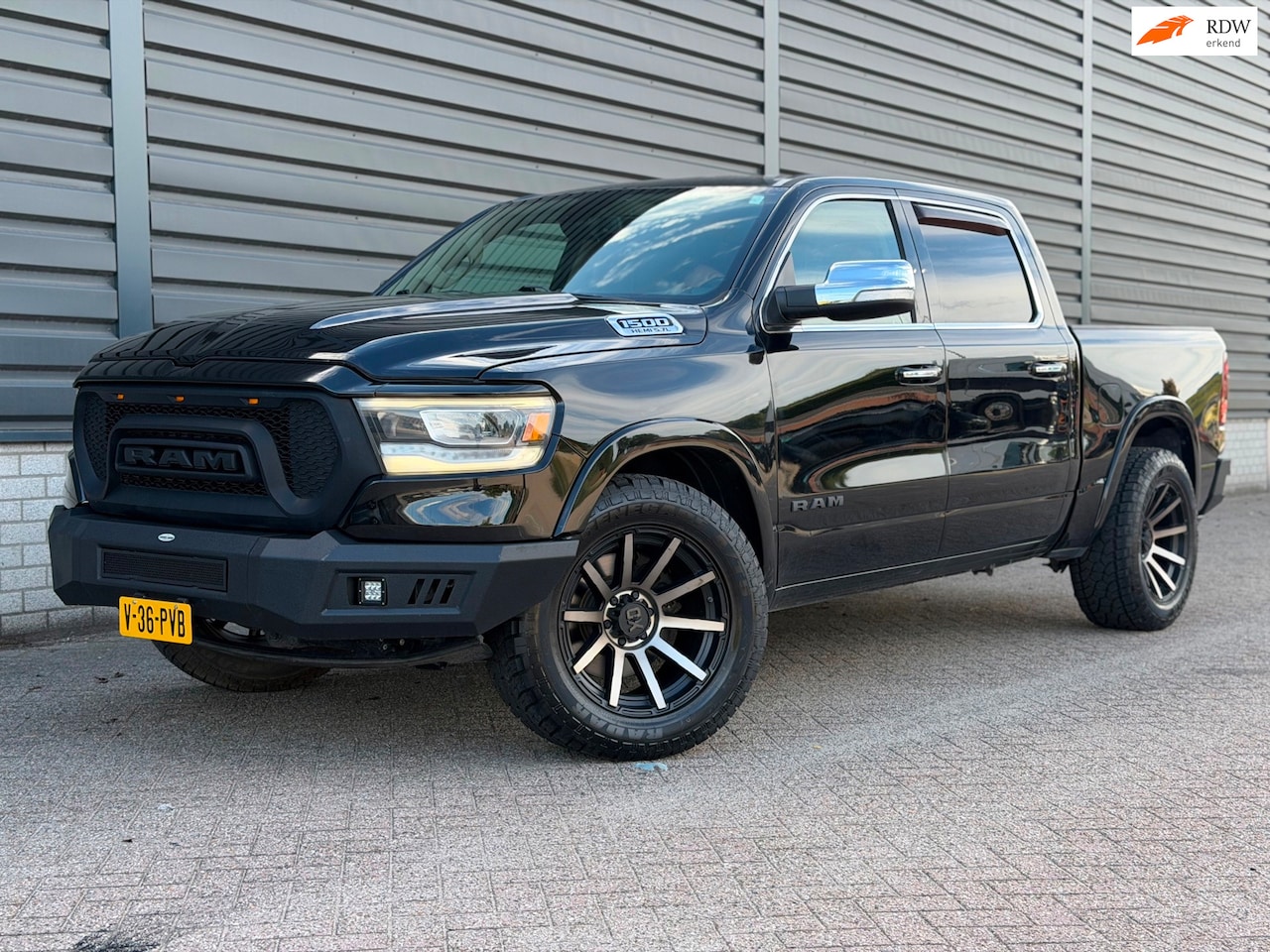 Dodge Ram 1500 - 5.7 V8 4x4 Crew Cab Laramie MARGE!! KOOPJE!! - AutoWereld.nl