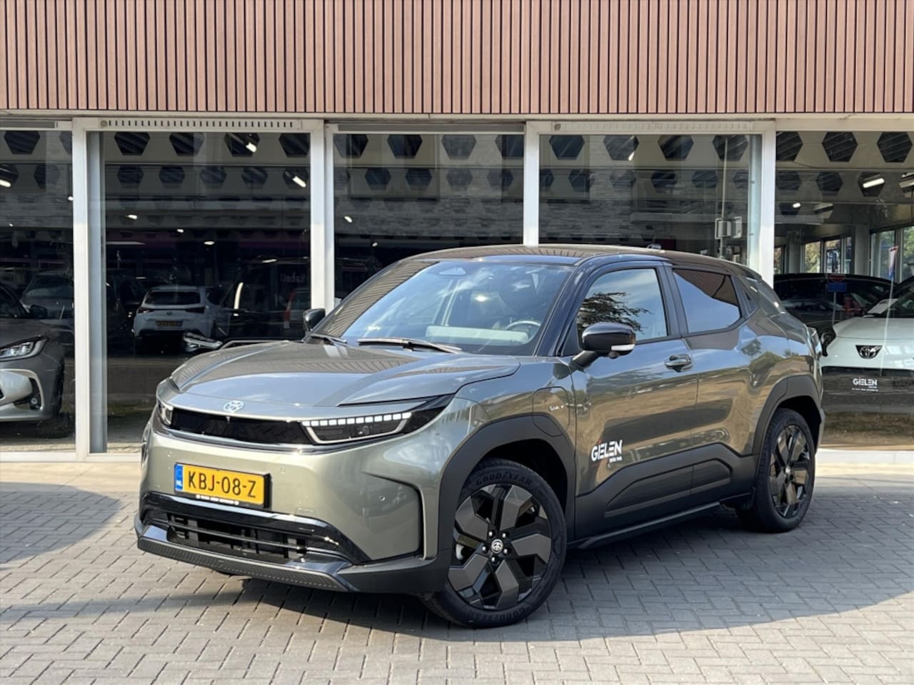 Toyota Urban Cruiser - 61,1 kWh 174pk Executive | JBL, Stoel- Stuurverwarming, 360 graden camera - AutoWereld.nl