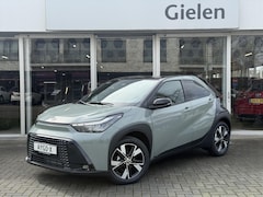 Toyota Aygo X - 1.5 Hybrid Pulse Plus | Tarragon, Bi-Tone, Stoelverwarming, Climate control, Startknop, LE
