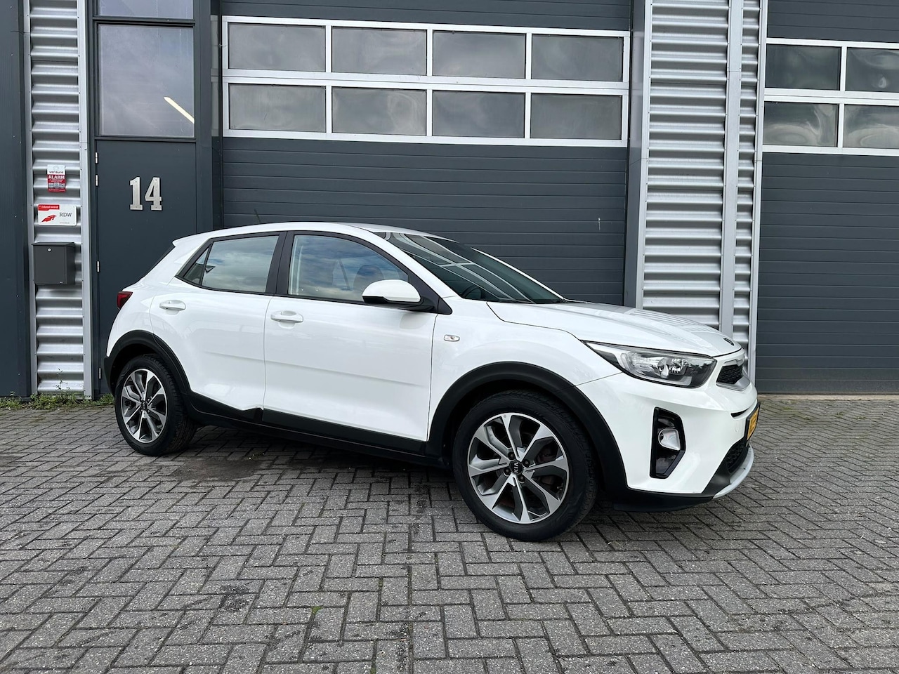 Kia Stonic - 1.0 T-GDi ComfortPlusLine Navigator APPLE-CARPLAY/CAMERA - AutoWereld.nl