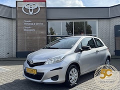 Toyota Yaris - 1.3 VVT-i COMFORT NL-AUTO DEALER-OND PARK-SENSOREN RADIO/CD SPELER TREKHAAK 6-VERS