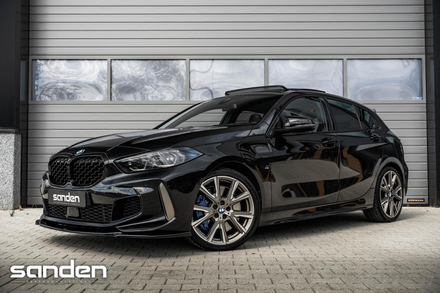 BMW 1-serie - M135i xDrive M Sport|Pano|H/K|Sportstoel|HUD|LED - AutoWereld.nl