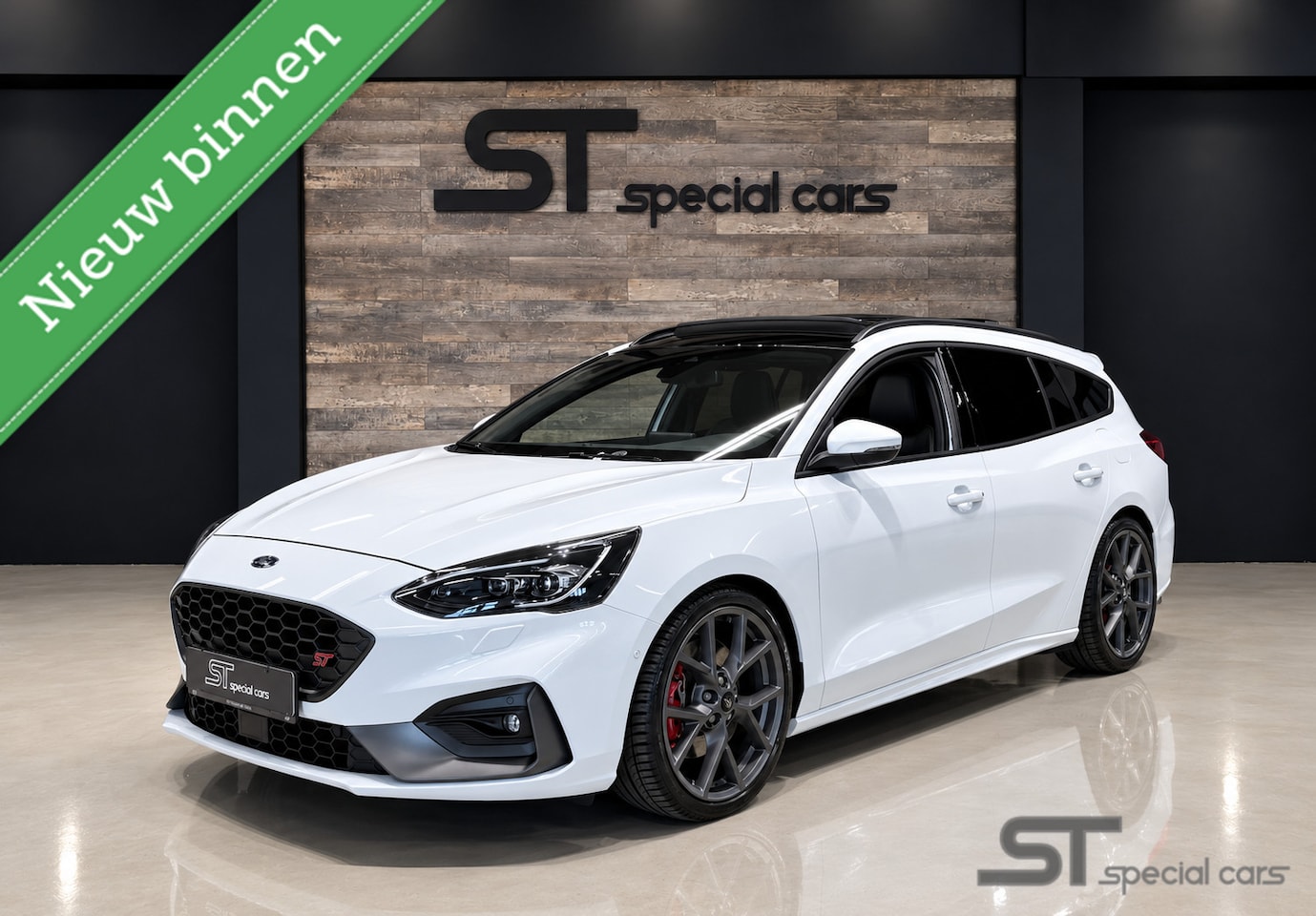 Ford Focus Wagon - 2.3 EcoBoost ST-3|Pano|Performance - AutoWereld.nl