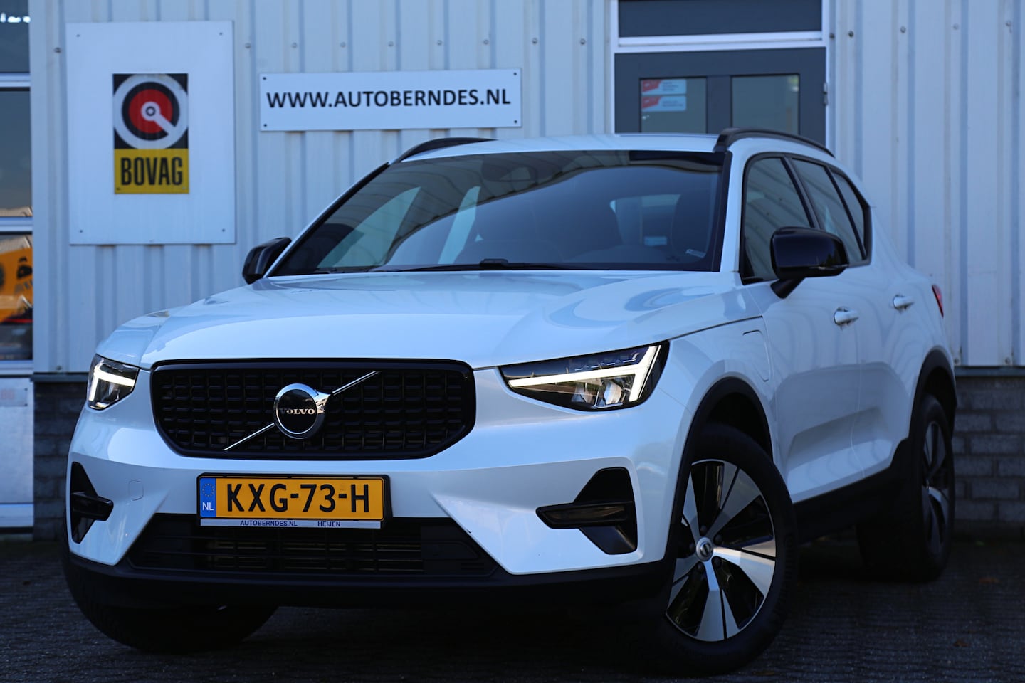 Volvo XC40 - 1.5 T4 Plug-in hybrid Plus Dark*Perfect Onderh.*Half Leder R-Design stoelen/Stoelverw./Stu - AutoWereld.nl